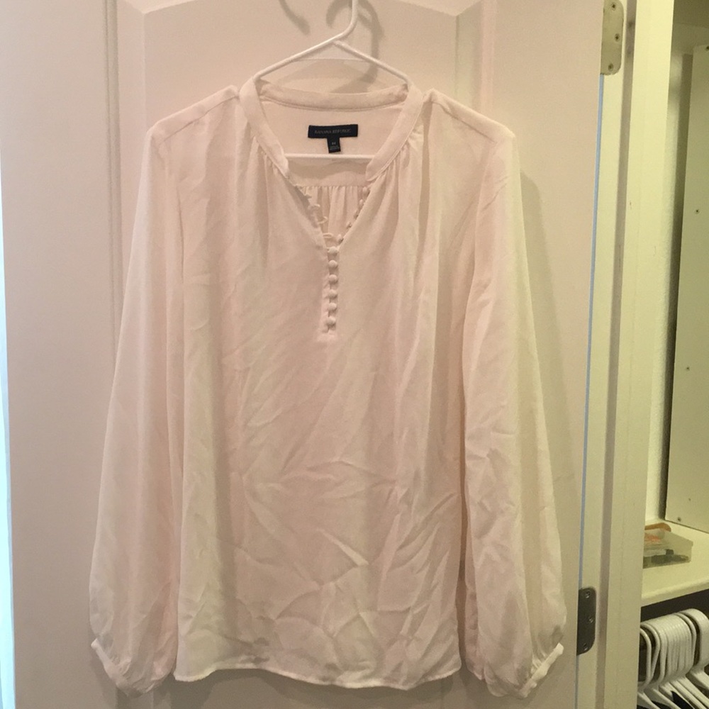 Banana Republic cream blouse sz M